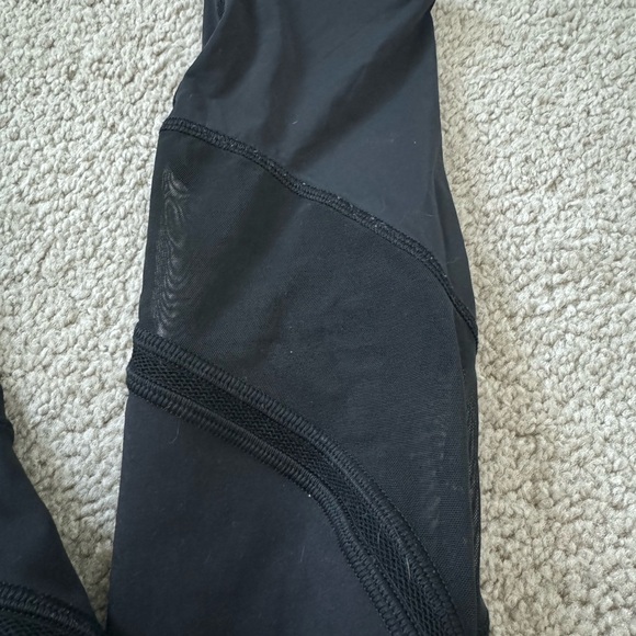 LULU LEMON SIZE 4 MESH CROPPED LEGGINGS BLACK - Picture 4 of 4